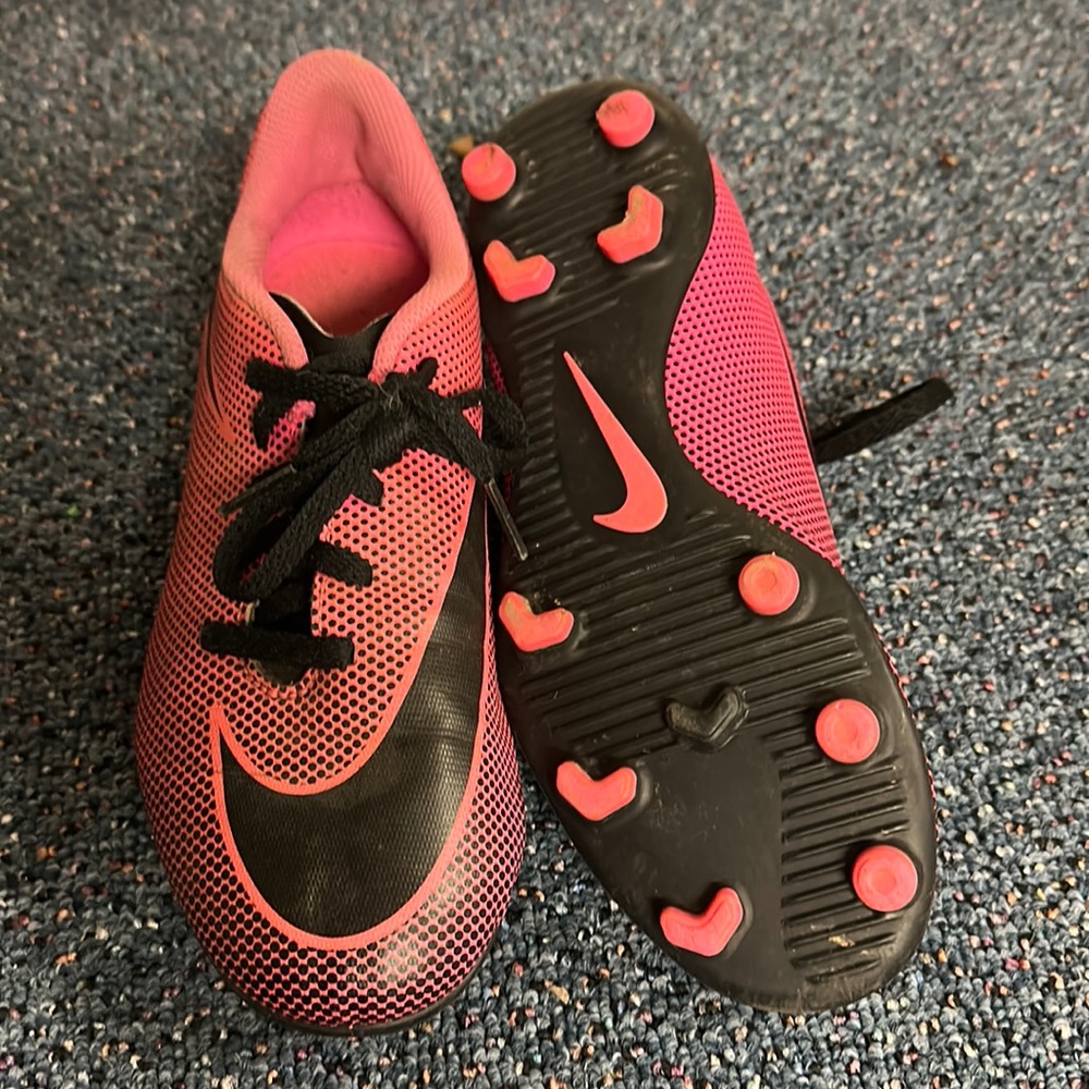 Nike Girls size 3 cleats for soccer, field hockey, lacrosse